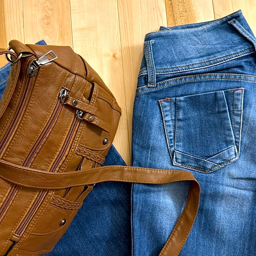 STUDIO F Straight Low-Rise Women Jeans
comfortable fit,relaxed, effortless look.